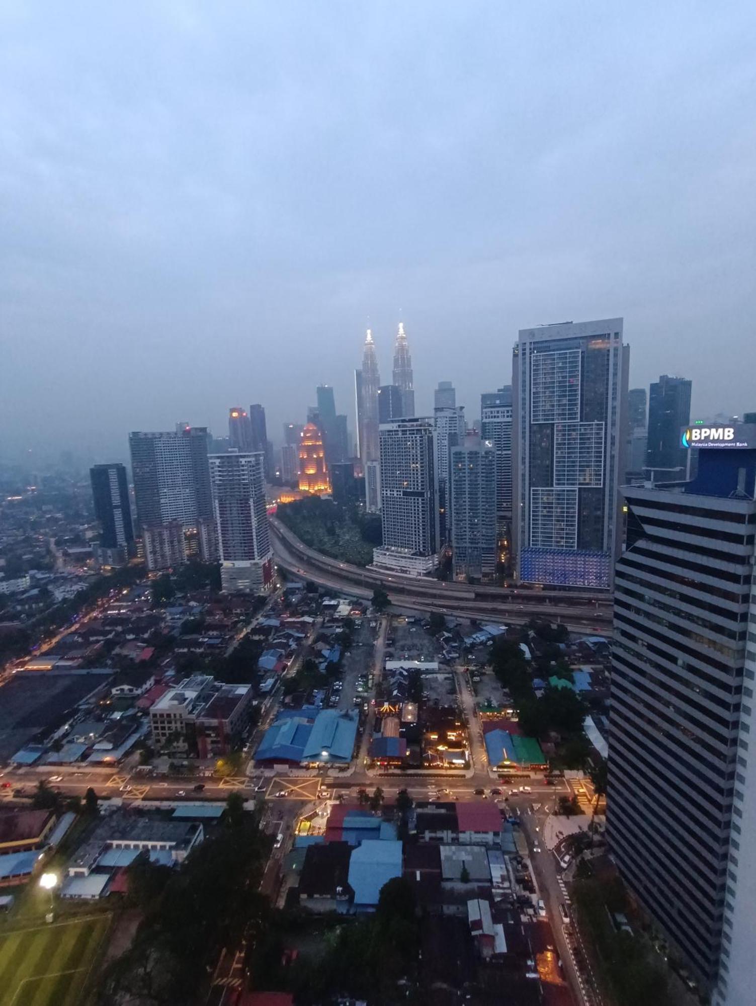 Cl 27A Insta Klcc View & Infinity Pool View Kuala Lumpur Exterior foto
